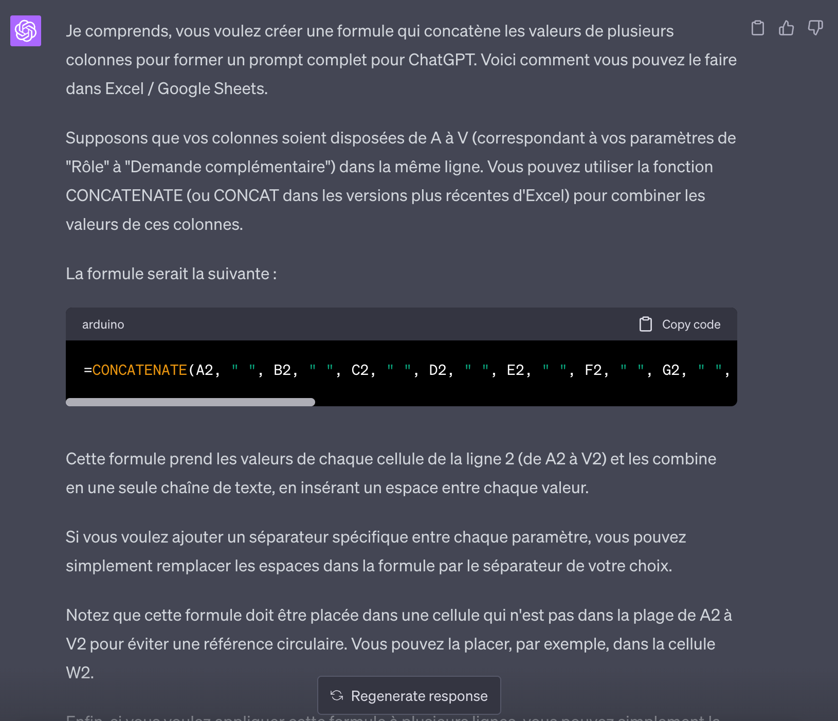 Réponse de ChatGPT proposant une formule CONCATENATE pour assembler les colonnes A à V en un seul prompt dans un tableur